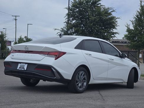 Used 2024 Hyundai Elantra SEL FWD image 16