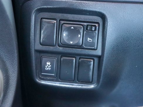 Used 2012 Nissan Juke SV image 29