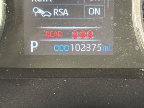 Used 2020 Toyota RAV4 XLE Premium FWD image 29