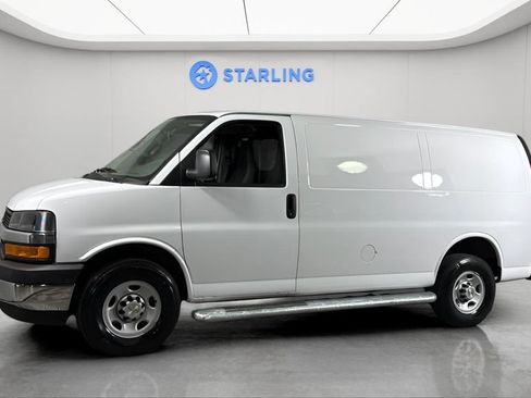 Used 2024 Chevrolet Express 2500 w/ Driver Convenience Package RWD image 2