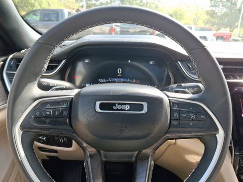 Certified 2023 Jeep Grand Cherokee Limited image 19