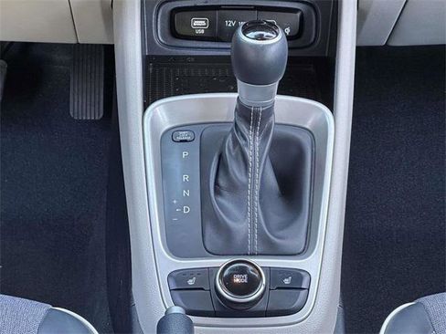 Certified 2025 Hyundai Venue Limited image 21