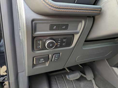 Certified 2024 Ford Expedition Platinum image 17