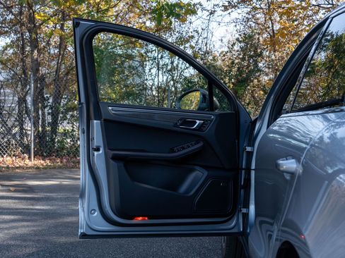 Certified 2025 Porsche Macan Turbo image 20