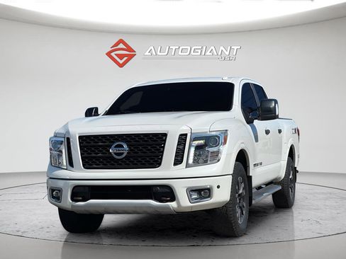 Used 2018 Nissan Titan PRO-4X w/ Pro-4x Utility Package AWD/4WD image 13
