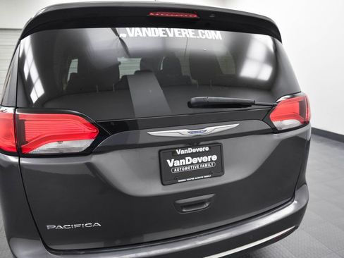 Used 2018 Chrysler Pacifica Touring-L Plus image 6