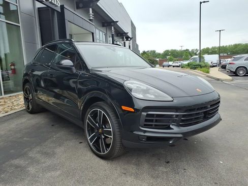 Used 2023 Porsche Cayenne AWD/4WD image 8