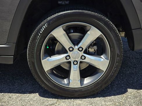 Used 2025 Jeep Grand Cherokee Limited AWD/4WD image 23