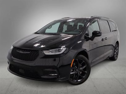 Used 2023 Chrysler Pacifica Limited w/ S Appearance Package