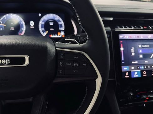 Used 2023 Jeep Grand Cherokee Limited w/ Black Appearance Package image 26