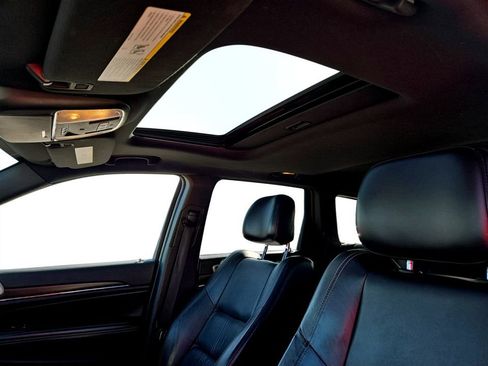 Used 2014 Jeep Grand Cherokee Limited w/ Trailer Tow Group IV image 28