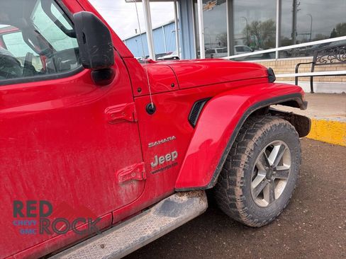Used 2018 Jeep Wrangler Unlimited Sahara AWD/4WD image 5