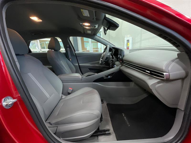 Used 2021 Hyundai Elantra SE FWD image 28