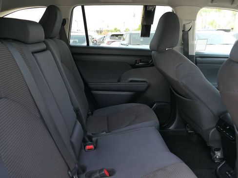 Used 2024 Toyota Highlander LE FWD image 20