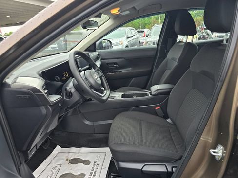 Used 2025 Nissan Kicks S FWD image 9