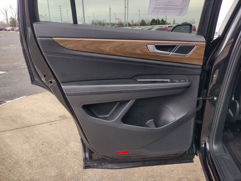 Used 2024 Volkswagen Atlas SE image 22