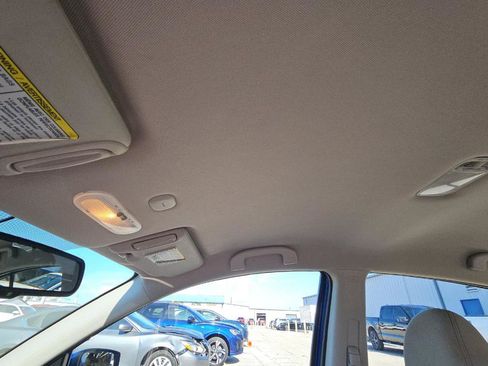 Used 2016 Nissan Versa SV FWD image 13