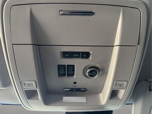 Used 2017 GMC Yukon XL Denali w/ Open Road Package AWD/4WD image 29