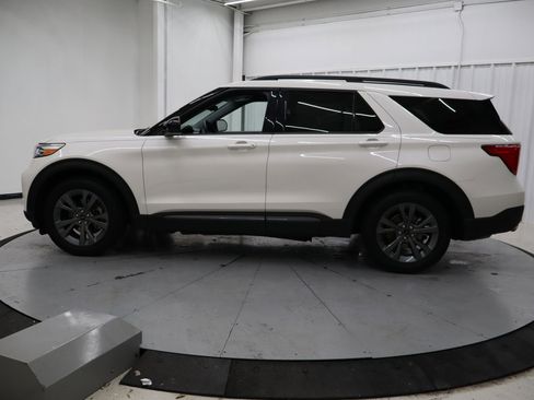 Used 2023 Ford Explorer XLT w/ Equipment Group 202A image 9
