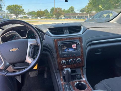 Used 2013 Chevrolet Traverse LT FWD image 11