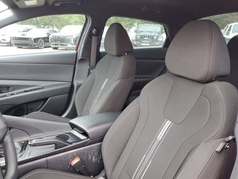Used 2025 Hyundai Elantra Sport FWD image 12
