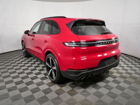 Certified 2024 Porsche Cayenne AWD/4WD image 3