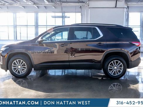 Used 2023 Chevrolet Traverse LT image 2