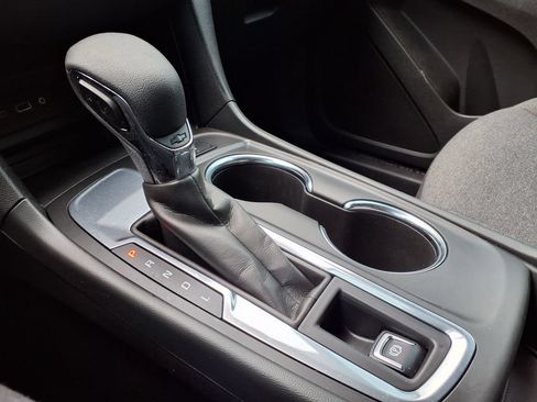 Used 2024 Chevrolet Equinox LT FWD image 30
