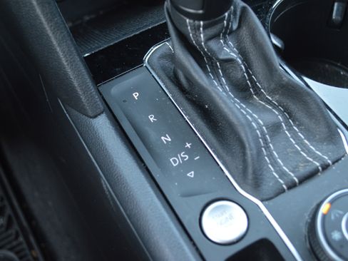 Used 2022 Volkswagen Atlas Cross Sport SE image 23