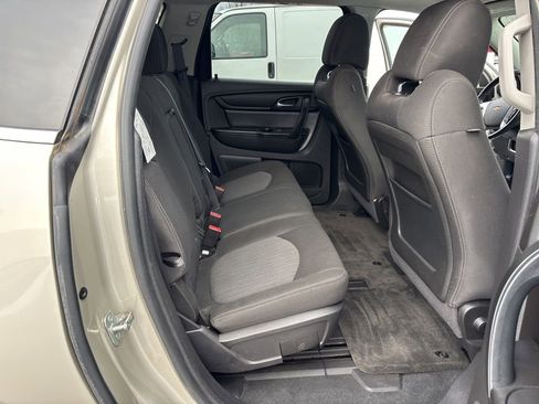 Used 2017 Chevrolet Traverse LT w/ Style and Technology Package image 18