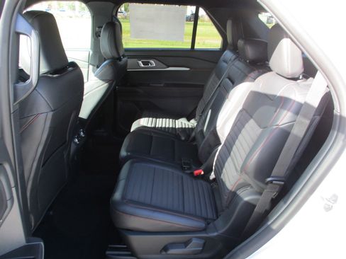 New 2025 Ford Explorer ST-Line w/ Premium Package RWD image 19