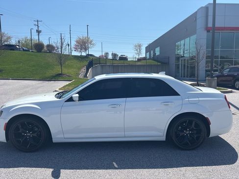 Used 2022 Chrysler 300 Touring L w/ Popular Equipment Group RWD image 6