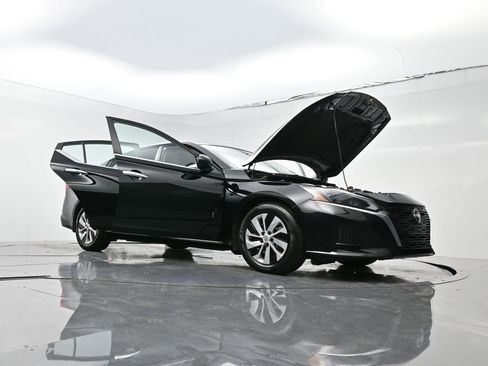 Used 2024 Nissan Altima 2.5 S image 28