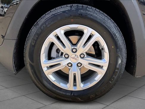 Used 2024 GMC Terrain SLE image 11