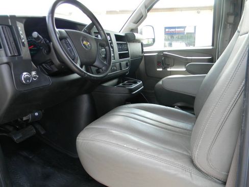 Used 2022 Chevrolet Express 2500 w/ Driver Convenience Package RWD image 4