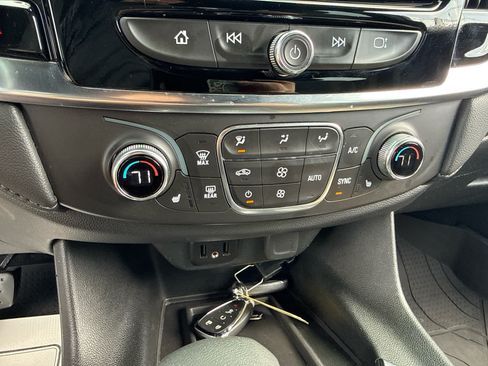 Certified 2023 Chevrolet Traverse LT FWD image 22