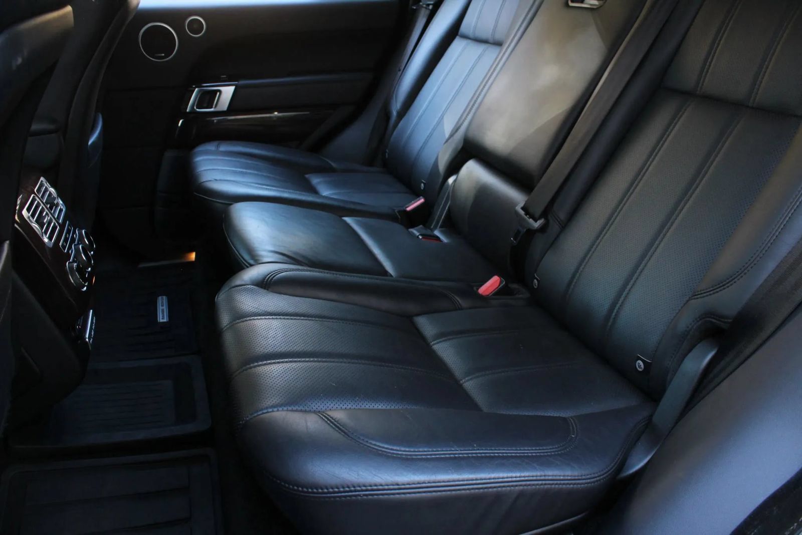 Used 2015 Land Rover Range Rover Supercharged AWD/4WD image 22