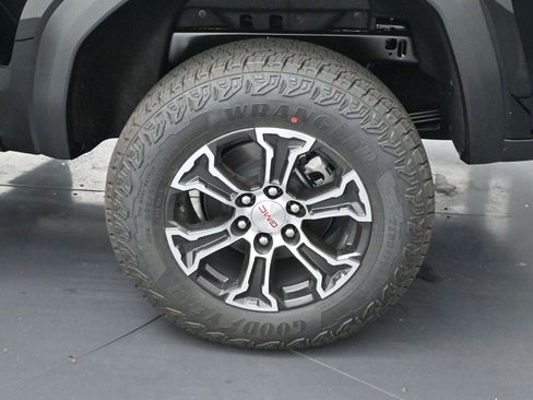 Used 2025 GMC Canyon AT4 w/ Technology Plus Package image 38