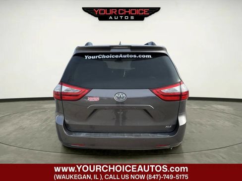 Used 2018 Toyota Sienna XLE image 4