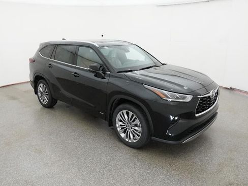 New 2026 Toyota Highlander Platinum AWD/4WD image 13