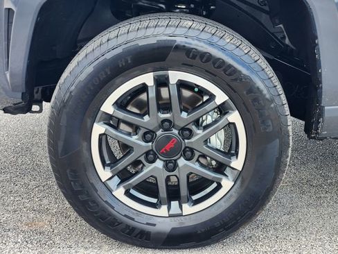 Used 2025 Toyota Tacoma TRD Sport AWD/4WD image 8
