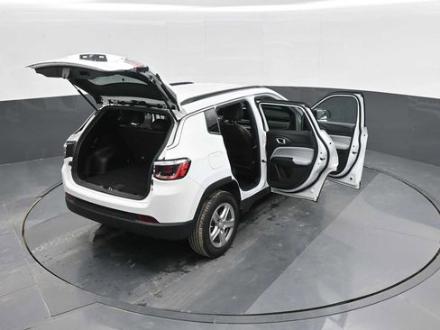 Used 2023 Jeep Compass Latitude image 37