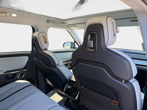 Used 2024 Rivian R1T Adventure image 31