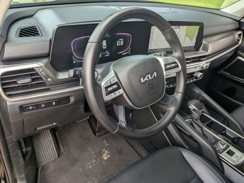 Used 2023 Kia Telluride LX image 16