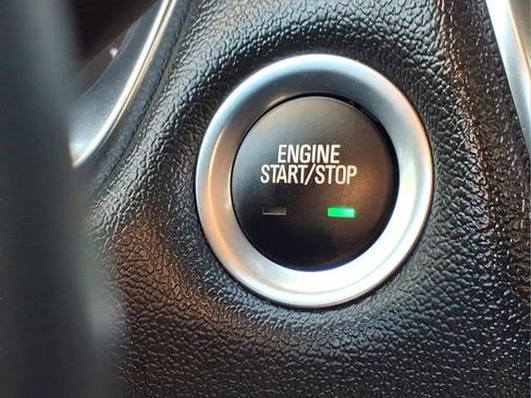 Used 2023 Chevrolet Traverse LT FWD image 27
