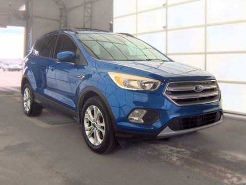 Used 2018 Ford Escape SE w/ Ford Safe & Smart Package AWD/4WD image 2