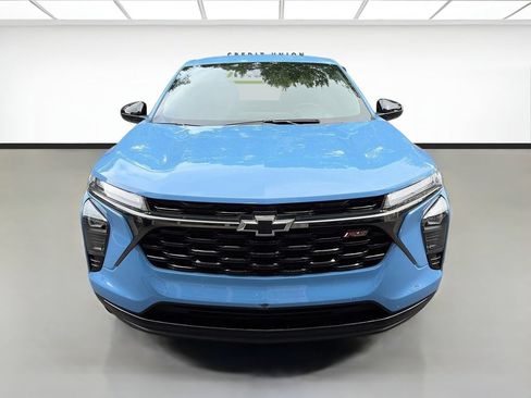 Used 2024 Chevrolet Trax RS w/ Driver Confidence Package FWD image 2