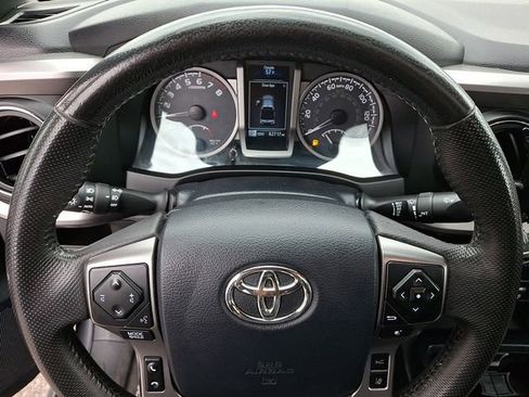 Used 2018 Toyota Tacoma Limited image 22