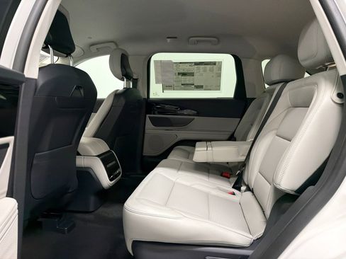 New 2026 Lincoln Nautilus Premier image 17