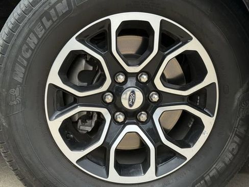 Used 2024 Ford Expedition XLT RWD image 10